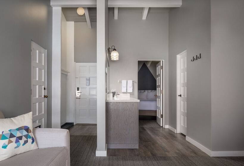 스위트, Tamarack Lodge