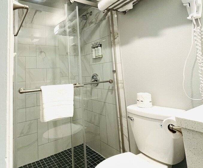 Номер Стандарт, Tides Inn & Suites