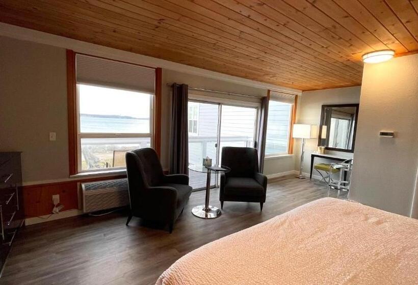 Люкс Deluxe Кровать Кинг, Tides Inn & Suites