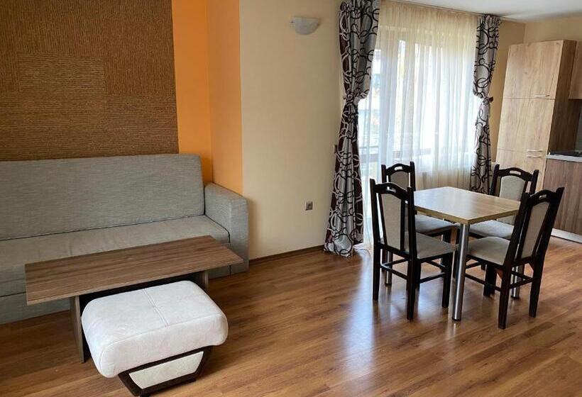 استودیوی لوکس, Kot Garden Guest House