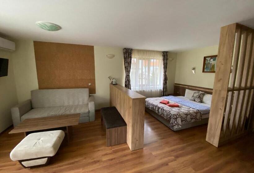استودیوی لوکس, Kot Garden Guest House
