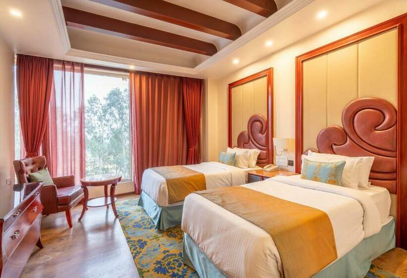 اتاق لوکس با بالکن, Hukam S Lalit Mahal   Hotel Convention Club