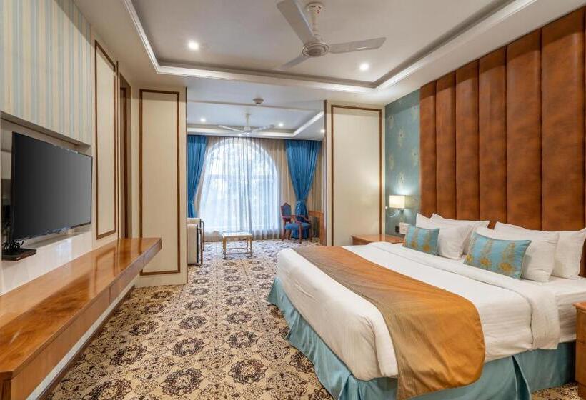 سوییت جونیور, Hukam S Lalit Mahal   Hotel Convention Club