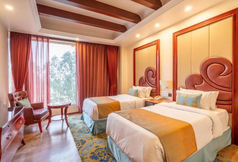 سوییت سوپریور, Hukam S Lalit Mahal   Hotel Convention Club