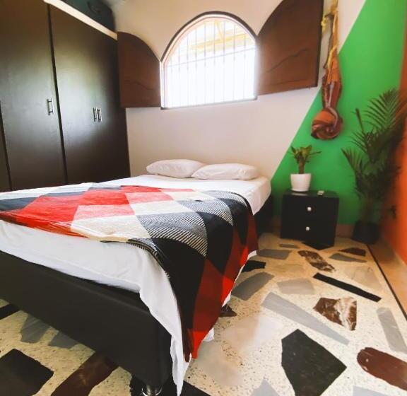 이코노미 룸, Tia Chela Hostel