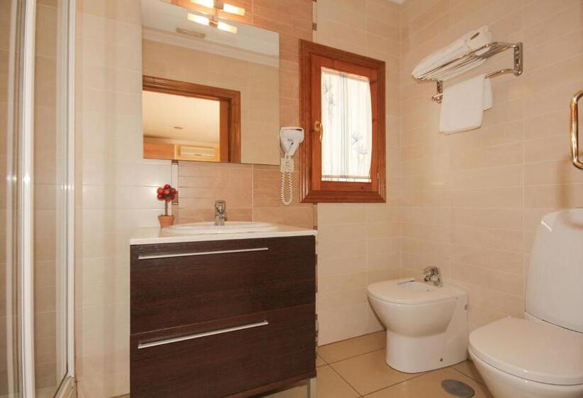 Habitación Triple Estándar, Hostal Costa Azul