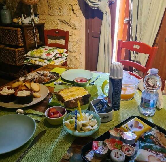 اتاق استاندارد سه تخته با بالکن, Aljama   Downtown B&b