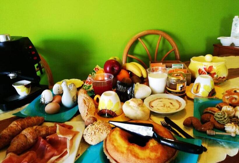 اتاق استاندارد سه تخته با بالکن, Aljama   Downtown B&b