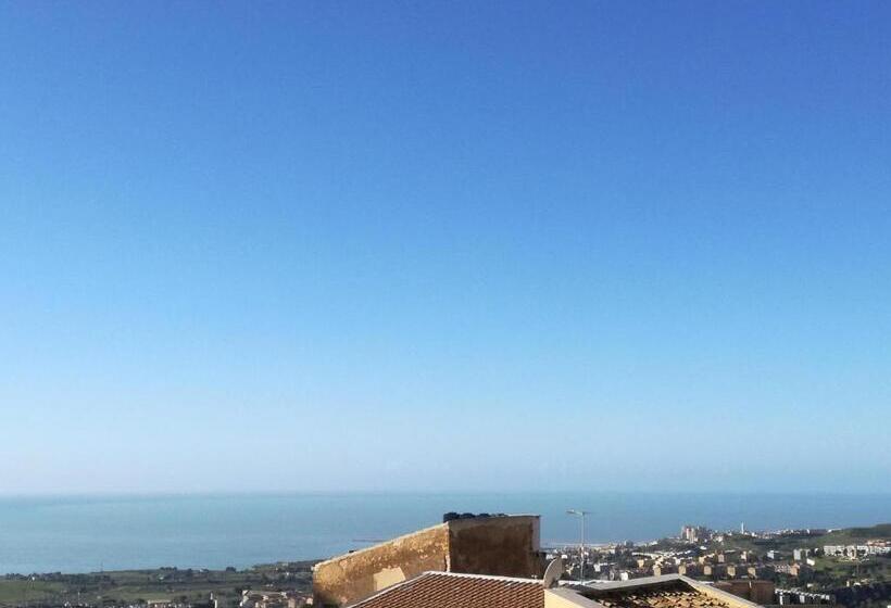 اتاق استاندارد سه تخته با بالکن, Aljama   Downtown B&b