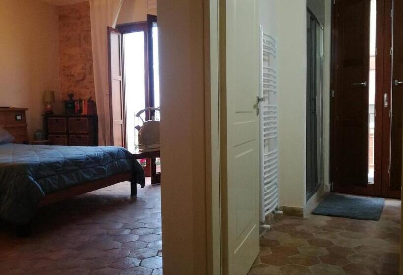 اتاق استاندارد سه تخته با بالکن, Aljama   Downtown B&b