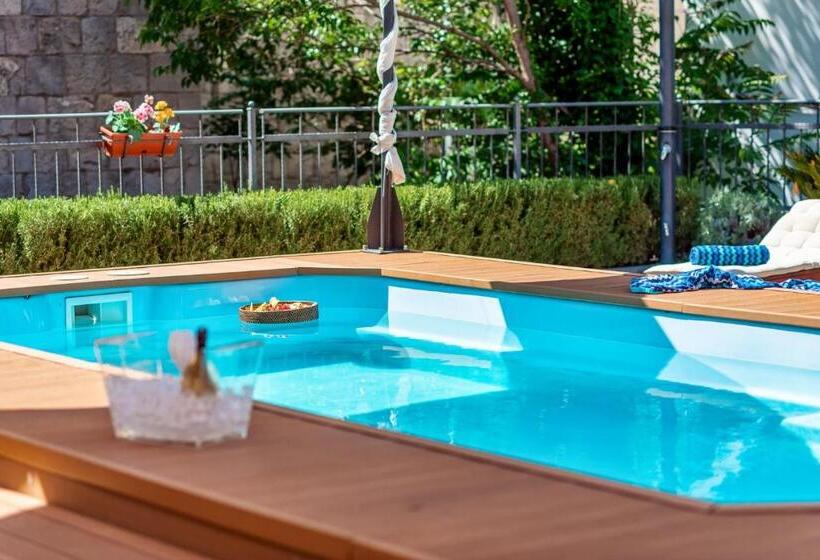 Номер Deluxe с Балконом, Evala Luxury Rooms With Pool And Garden