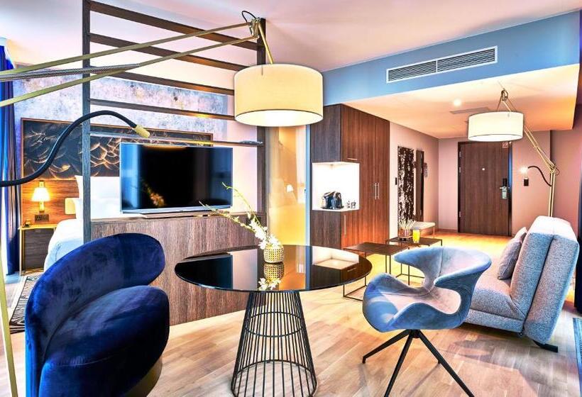 Трехместный Номер Superior, Nyx Hotel Warsaw By Leonardo Hotels
