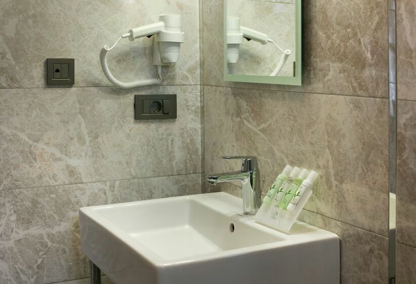 Standard Room, The Fox