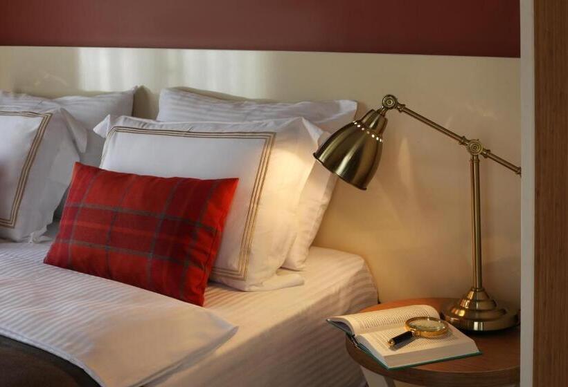 Deluxe Room, The Fox