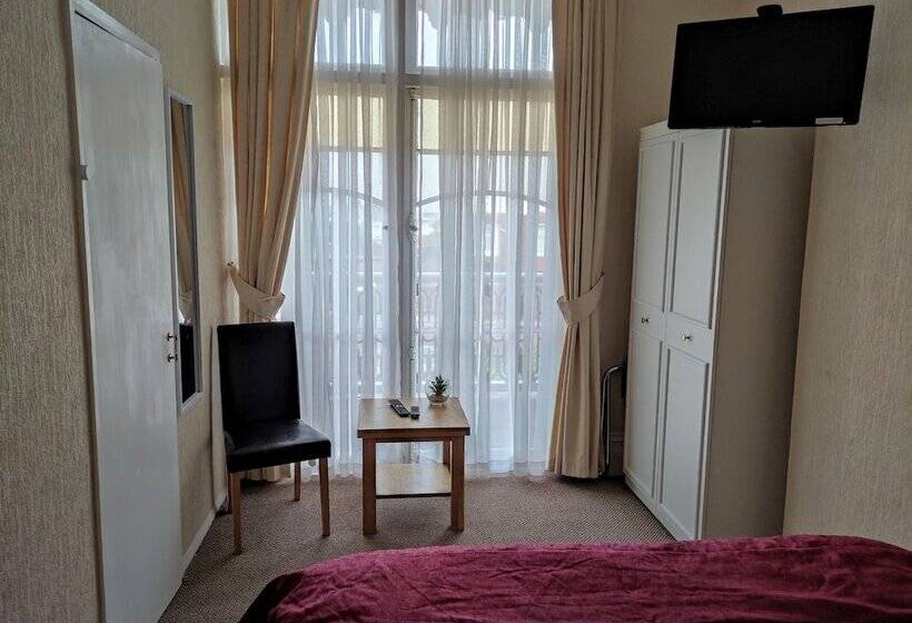 Номер Стандарт, Cleve Court