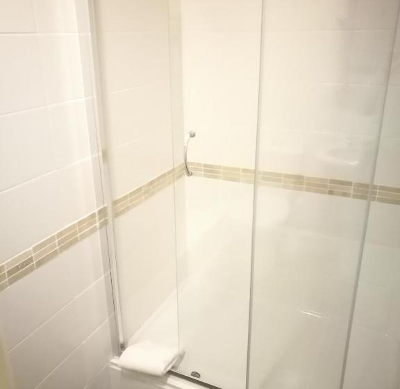 Номер Стандарт Вид на Море, Laston House