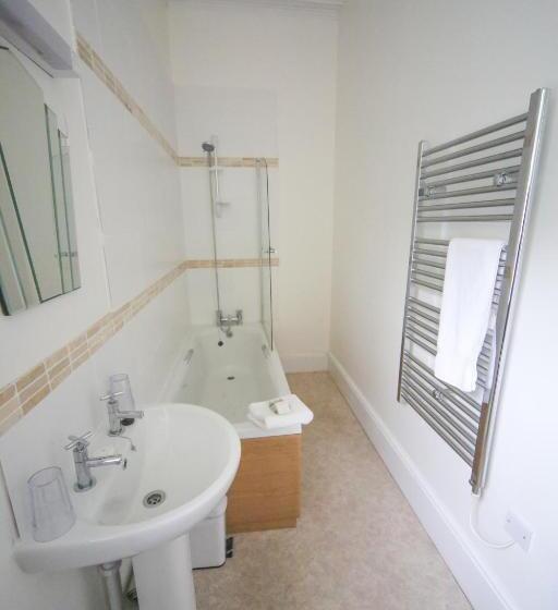 Номер Стандарт Вид на Сад, Laston House