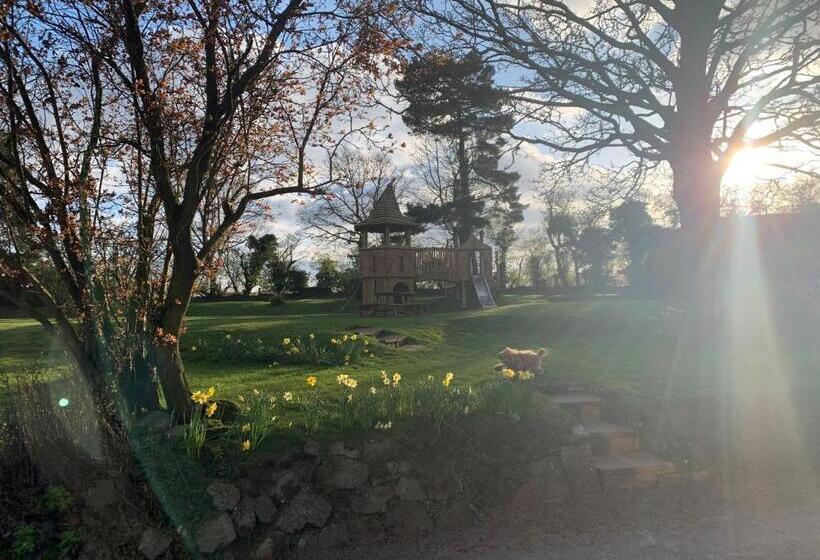 Люкс, Scarborough Hill Country Inn