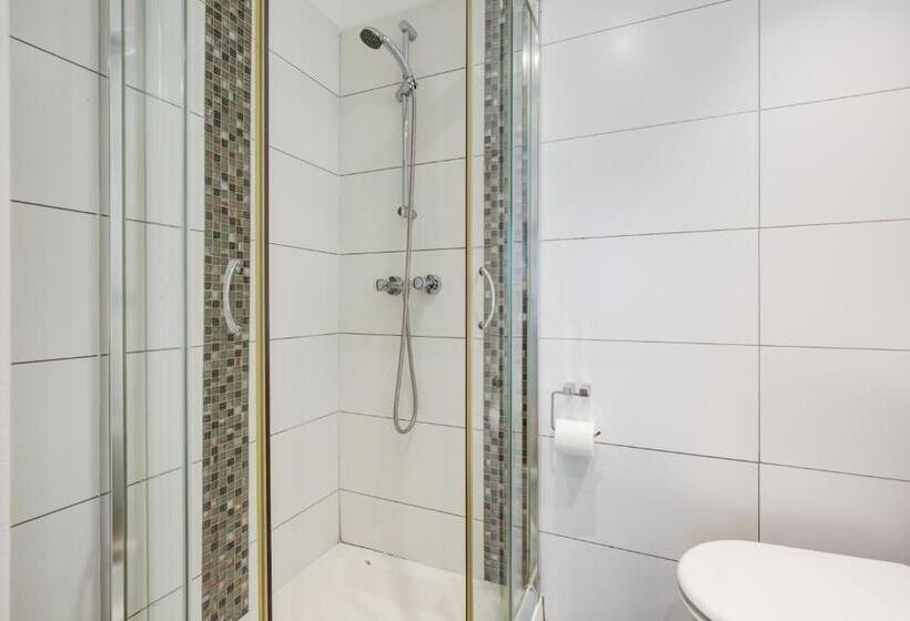 Четырехместный Номер Стандарт, Kingswaypark Hotel At Park Avenue