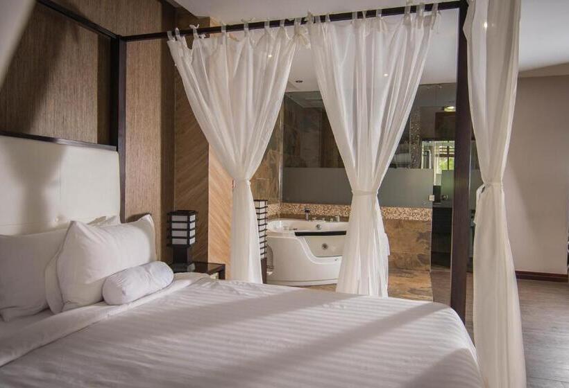 جناح جونيور, Arhaná Hosteria & Resort