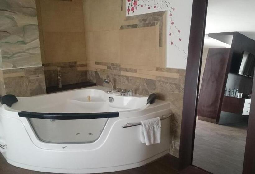 جناح, Arhaná Hosteria & Resort