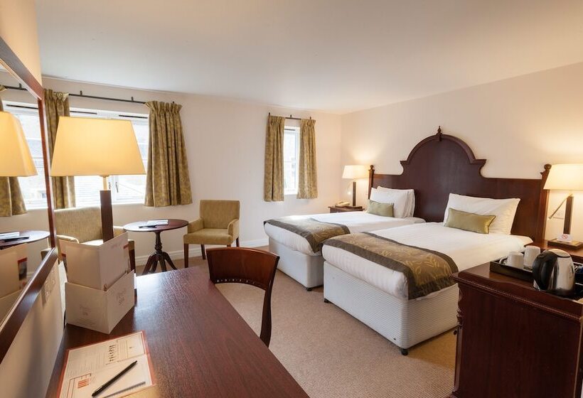 Номер Стандарт, De Vere Tortworth Court