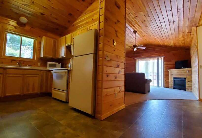 침실 2개 주택, Jasper Ridge Inn Ishpeming