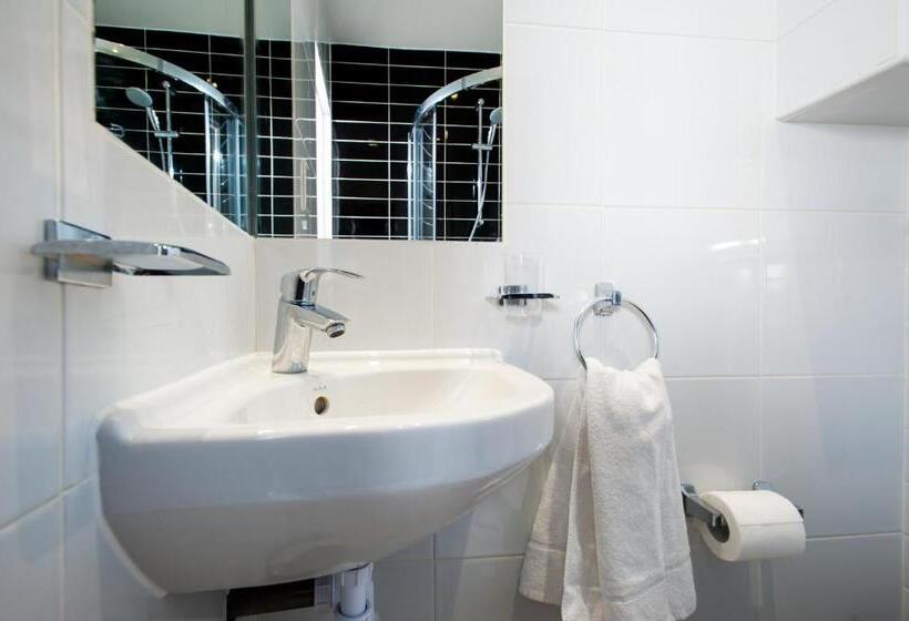 标准单人间, Marble Arch Inn