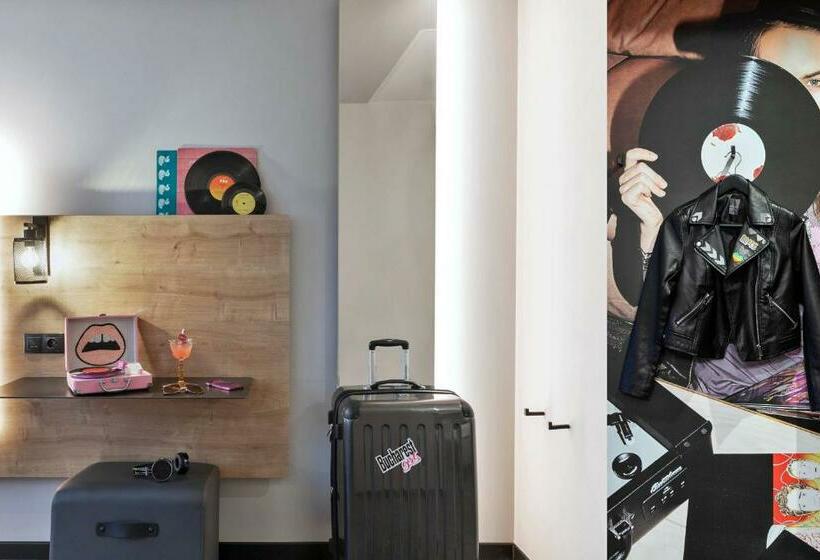 اتاق استاندارد, Moxy Bucharest Old Town