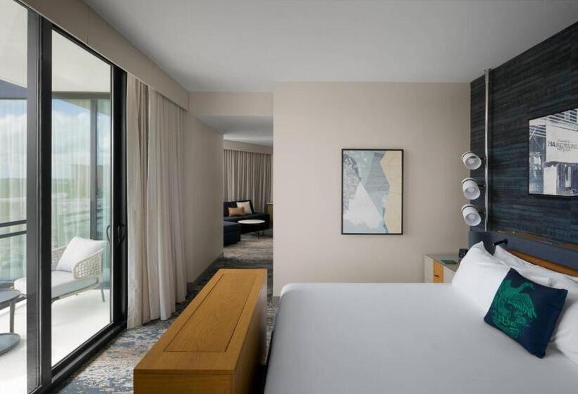 带大床的小型套房, Luminary Hotel & Co., Autograph Collection
