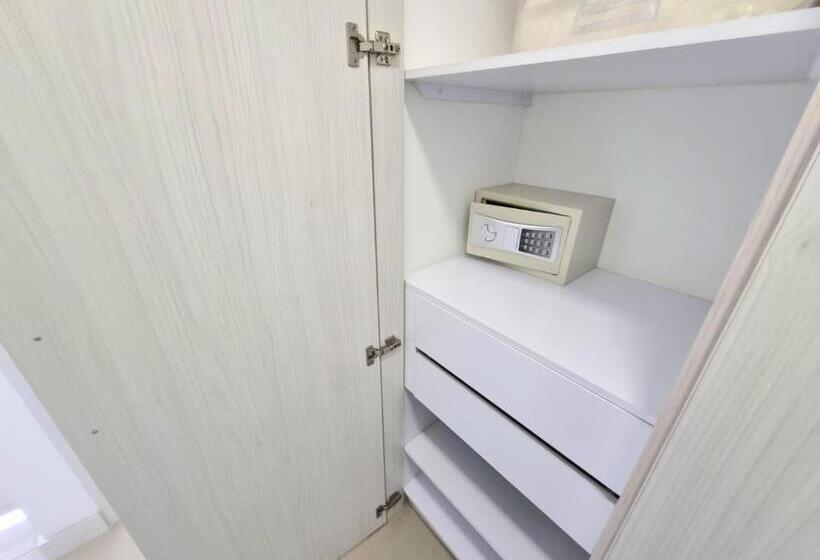 Люкс с Балконом, Origen Local Suites