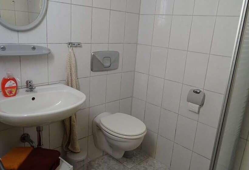 Номер Стандарт, Gästezimmer & Ferienwohnung Berge