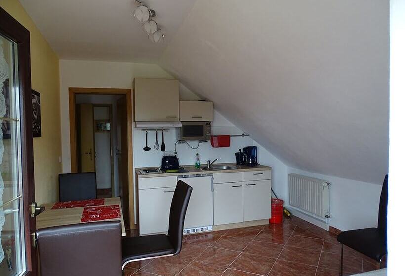 Апартаменты 1 Спальня, Gästezimmer & Ferienwohnung Berge
