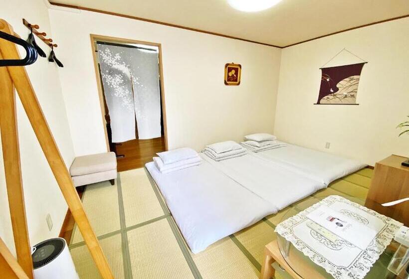 Семейный Номер, Petithotel017全室ミニキッチン付きファミリルーム 飲食街中心 阿波踊り会館7分 文理 徳島大学 アスティとくしま車8分