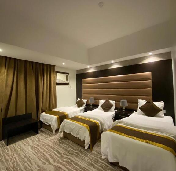 Economy Triple Room, Desert Rose