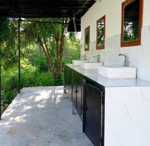 מיטה בחדר משותף, Koh Rong Lagoon