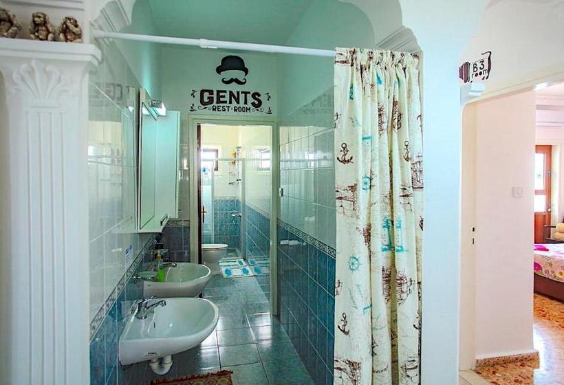 اتاق استاندارد سه تخته با بالکن, Enter Hostel