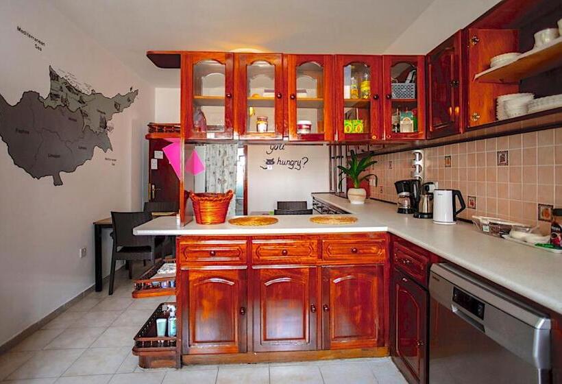 اتاق استاندارد سه تخته با بالکن, Enter Hostel