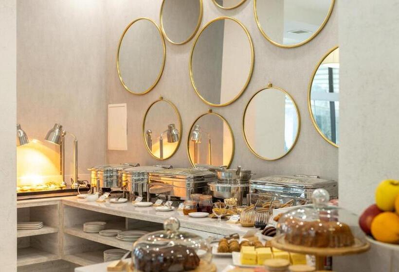 اتاق اساندارد با چشم‌انداز جانبی به دریا, Magnika Resort