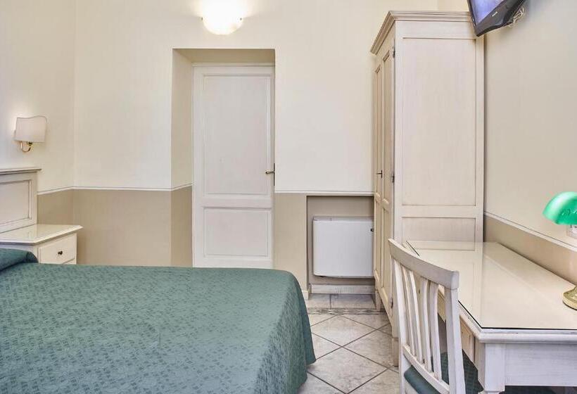 اتاق اکونومی, Albergo Chiusarelli