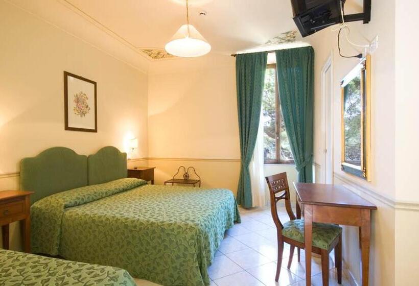 اتاق استاندارد چهار تخته, Albergo Chiusarelli