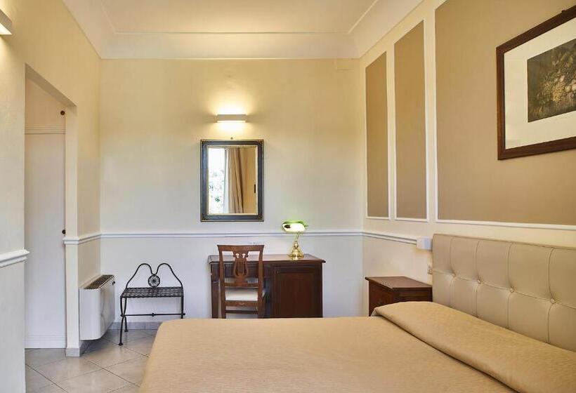 اتاق استاندارد با بالکن, Albergo Chiusarelli