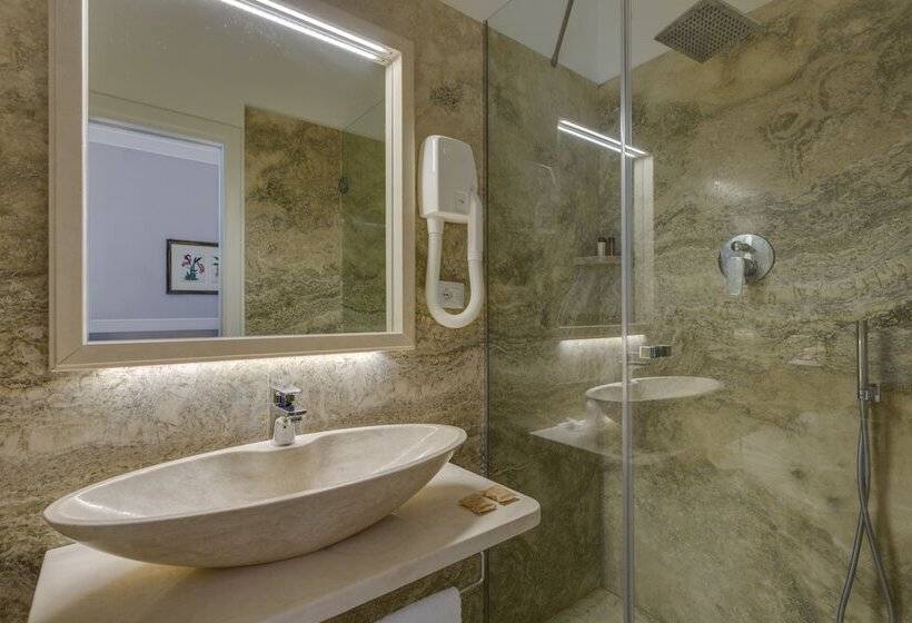 اتاق استاندارد چهار تخته, Albergo Chiusarelli