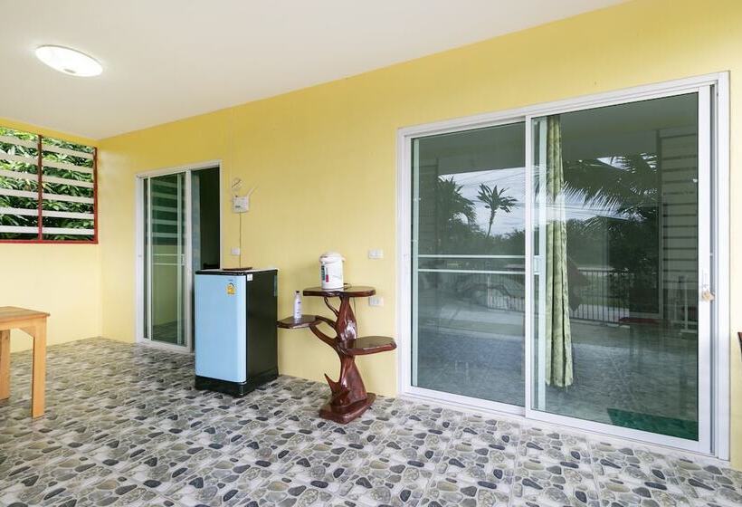 豪华三人间, Oyo 953 Tawan Resort