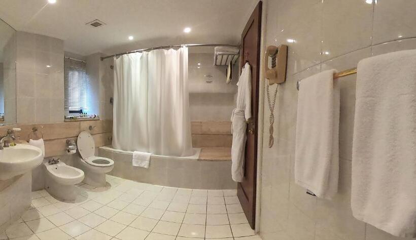 Апартаменты 3 Спальни, The Apartments