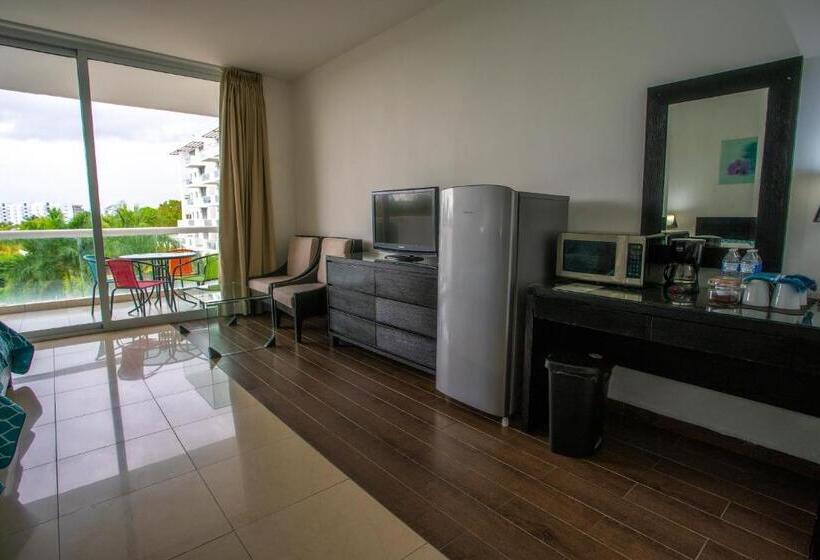 Четырехместный Номер Стандарт с Балконом, Town Center Paradise In Playa Blanca