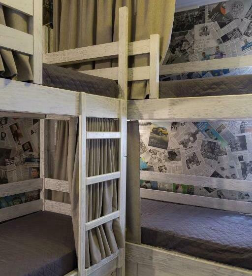 تختخواب در اتاق مشترک, Art House Hostel