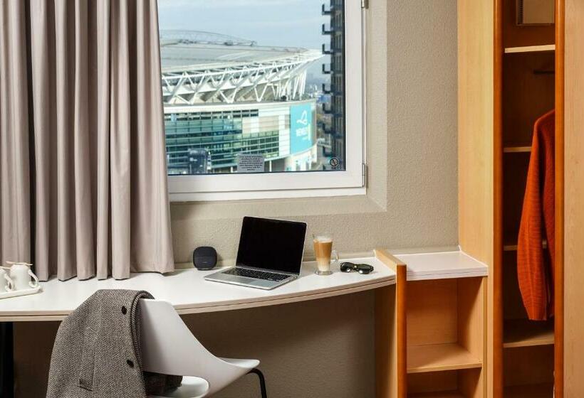 Номер Стандарт, Ibis London Wembley