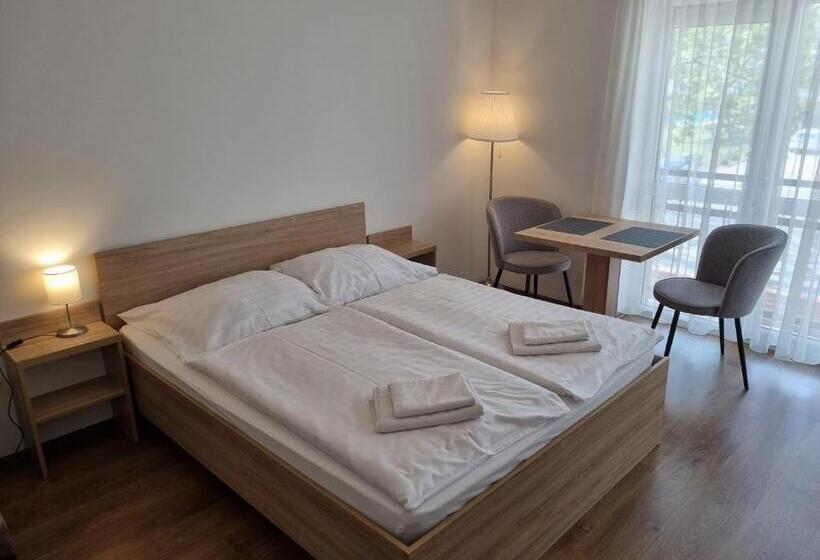 Номер Стандарт, ádám Apartmanház