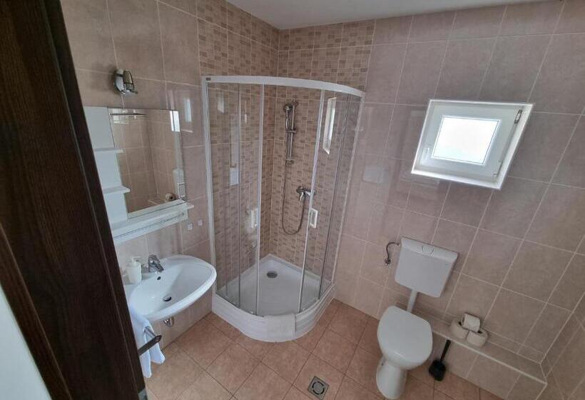 Четырехместный Номер Стандарт, ádám Apartmanház